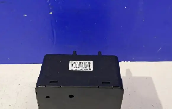 Mercedes-Benz S W221 Central locking vacuum pump 2218000248
