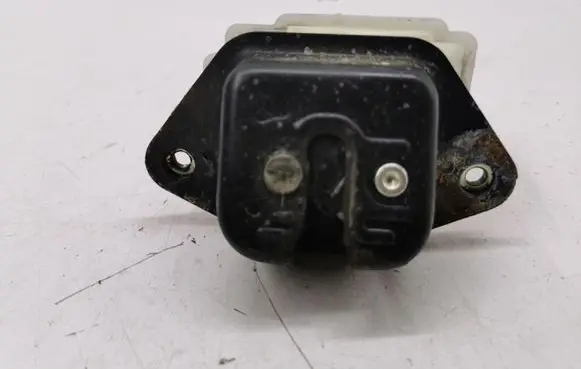 Loading door lock