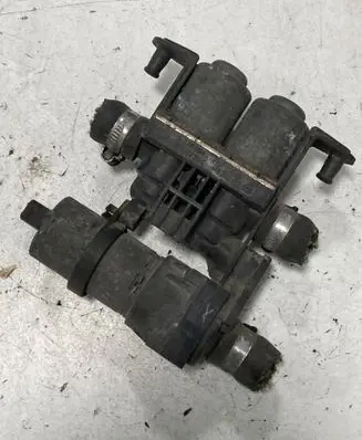 BMW 5 E39 Coolant heater control valve 8374994