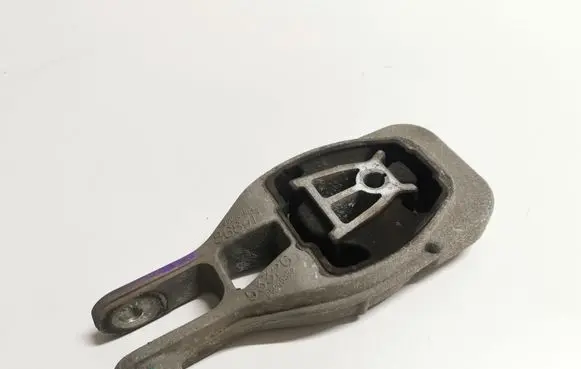 Buick Encore I Engine mount bracket 95248684