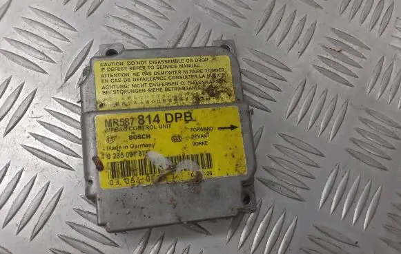 Mitsubishi Space Star Airbag control unit/module MR587814