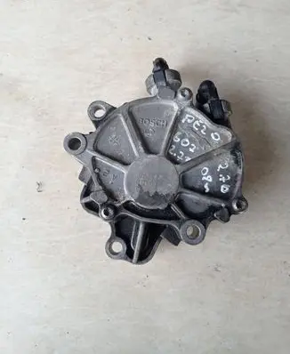 Peugeot 607 Vacuum pump 4r8q2a451af