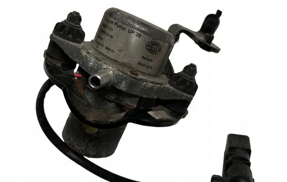 Volkswagen Golf VII Vacuum pump 5Q0621175