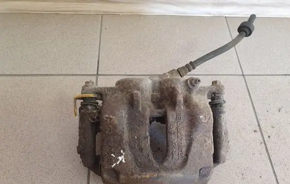 Opel Vivaro Front brake caliper