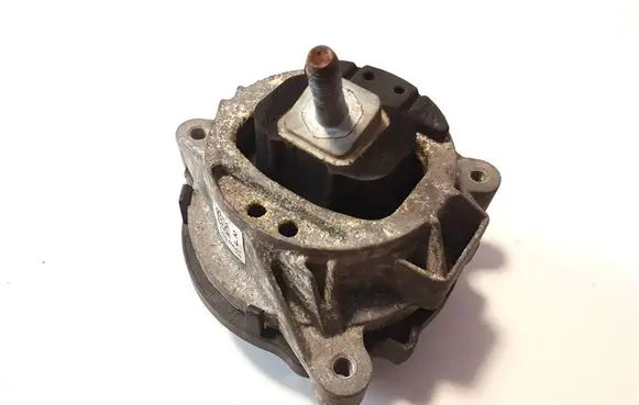 BMW 1 F20 F21 Engine mount bracket 685545601