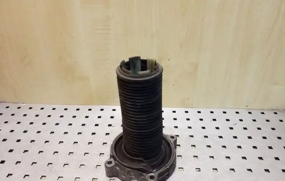 Volkswagen Touareg I Coil spring mount 