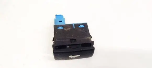 Tailgate opening switch
