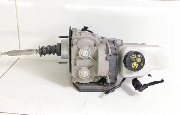 Volkswagen Golf VII Brake booster 5QE614105C 5QE611301