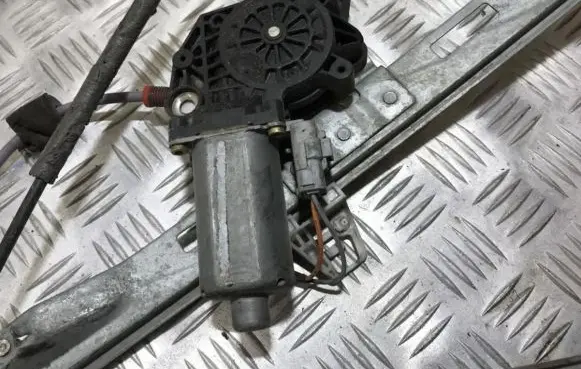 Peugeot 206 Front door window regulator motor