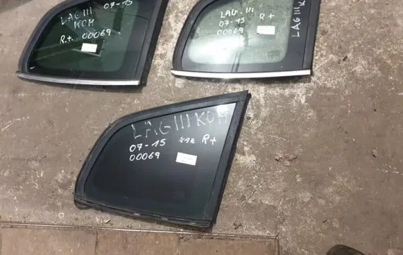 Renault Laguna III Rear side window 833000005R