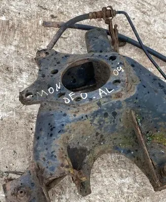 Rear wheel hub spindle/knuckle