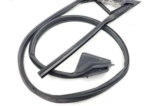 Jaguar XK - XKR Rubber seal front door (on door) X150P02 C2P19090