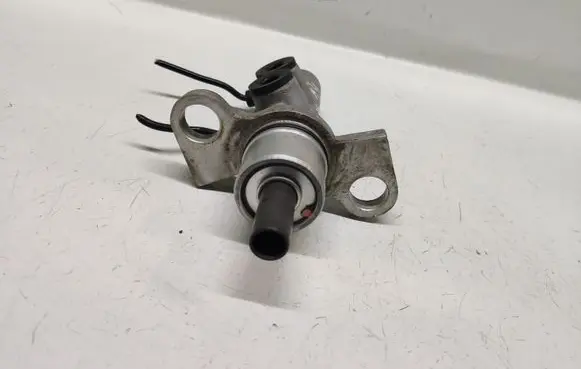 Audi A4 S4 B5 8D Master brake cylinder