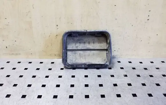 Quarter panel pressure vent