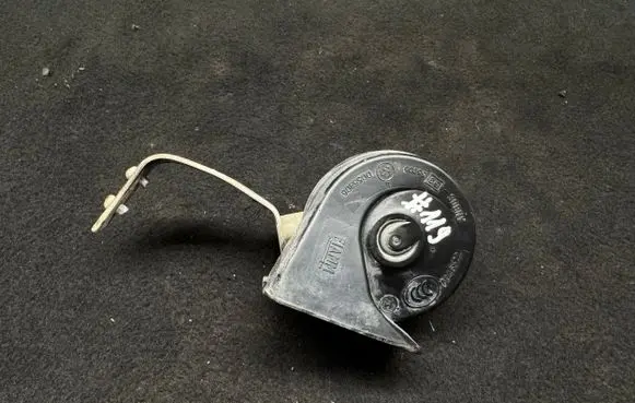 Audi A4 S4 B6 8E 8H Horn signal A046522