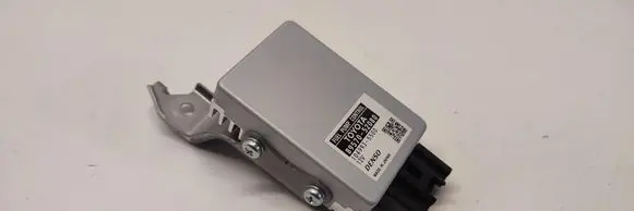 Mazda 2 Fuel pump relay 8957052080