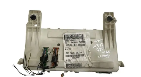 Ford Focus Fuse module 8M5T14014 7M5T14A073