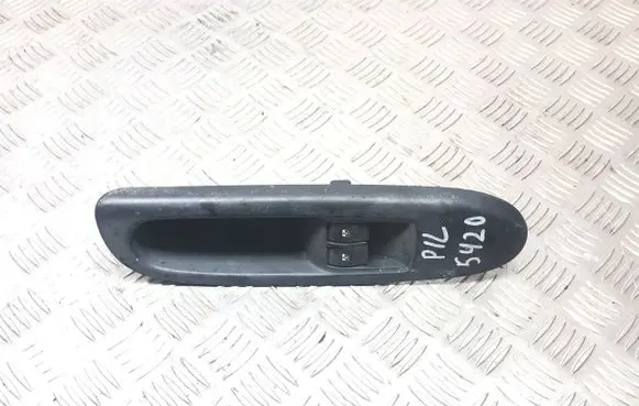 Renault Clio II Electric window control switch 8200084011