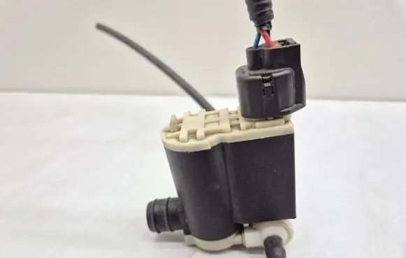 KIA Ceed Windscreen/windshield washer pump 985102V100 130803 308090994