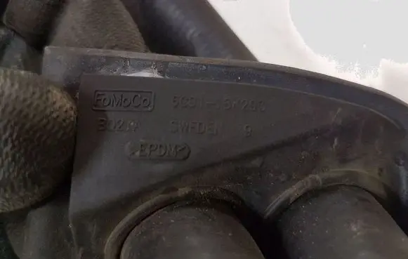 Volvo V60 Engine coolant pipe/hose S4000220