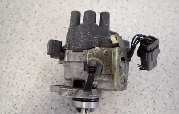 Mazda 323 F Ignition distributor 121Q5