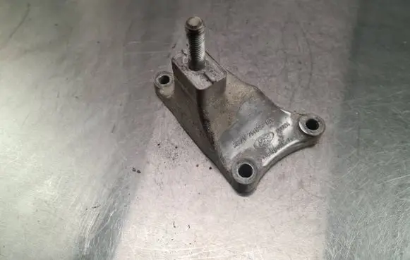 Ford Mondeo Mk III Engine mounting bracket 3S717M125CA