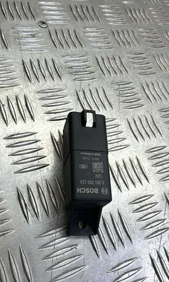 Land Rover Range Rover Sport L494 Glow plug pre-heat relay FX23189E2AC 0281003123