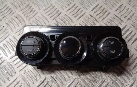 Opel Corsa E Climate control unit 13468064