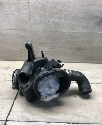 Mercedes-Benz E W213 Air intake duct part A6540901242 00055L1