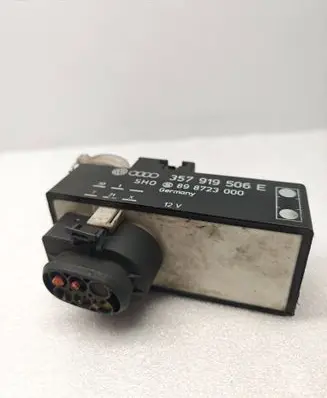 Volkswagen Golf III Coolant fan relay 357919506E 898723000