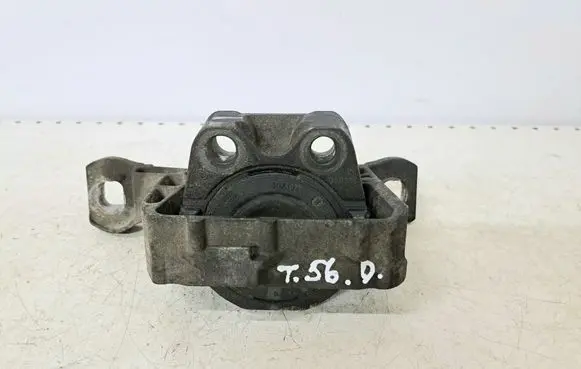 Volvo V50 Engine mount bracket