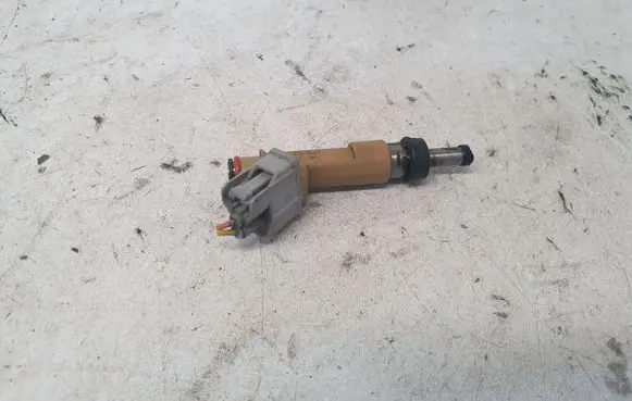 Toyota Auris E180 Fuel injector 232500T030