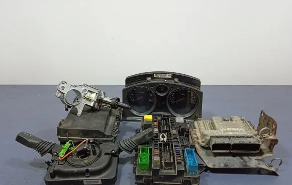 Opel Astra H Engine control unit/module ECU 55556829