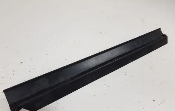 Land Rover Discovery 3 - LR3 Radiator trim DHE500010 L71048