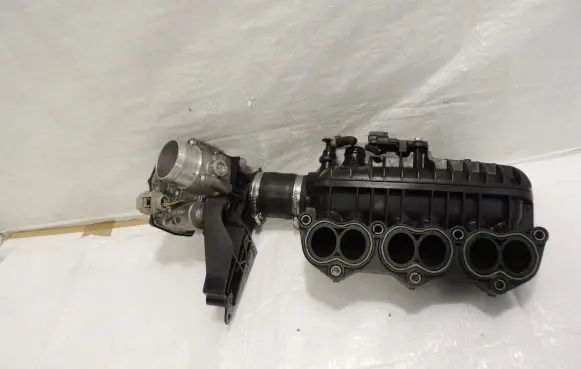 Ford Focus Intake manifold CM5G-9424-FA