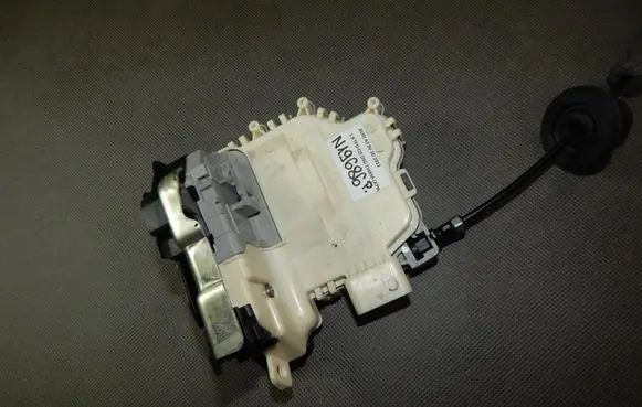 Audi A3 S3 8V Front door lock 8X1837016