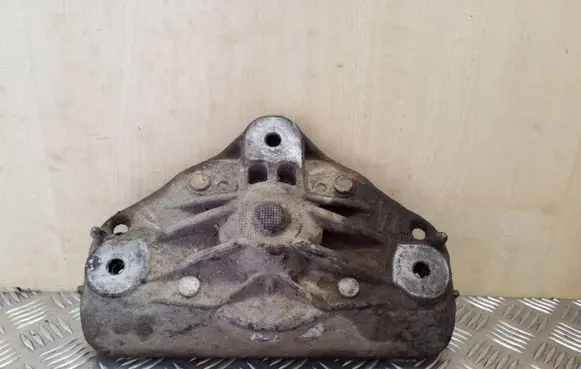 Volkswagen Touareg I Coil spring mount 7L0412391D