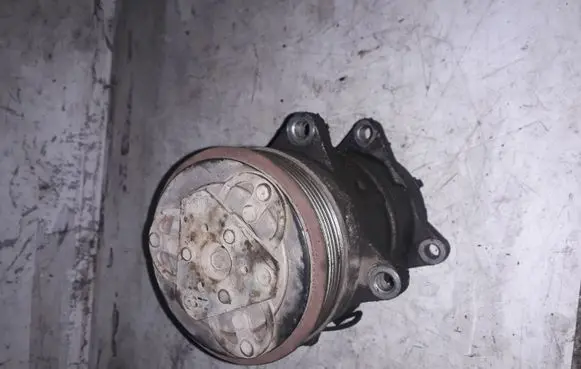 Volvo 850 Air conditioning (A/C) compressor (pump)