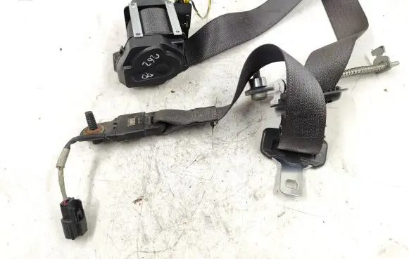 Ford Taurus Front seatbelt 1021620N974 BG1354612D34AD