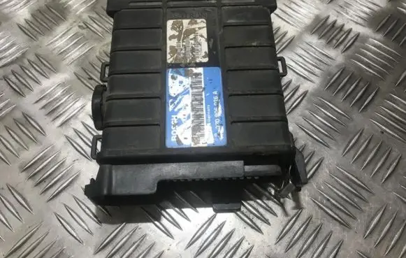 Volkswagen Polo II 86C 2F Engine control unit/module 030906026a 0261200253