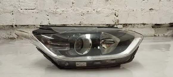 KIA Ceed Headlight/headlamp 92102j7060