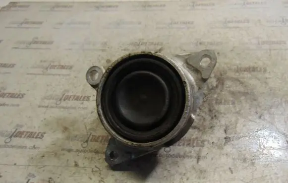 Honda CR-V Engine mount bracket