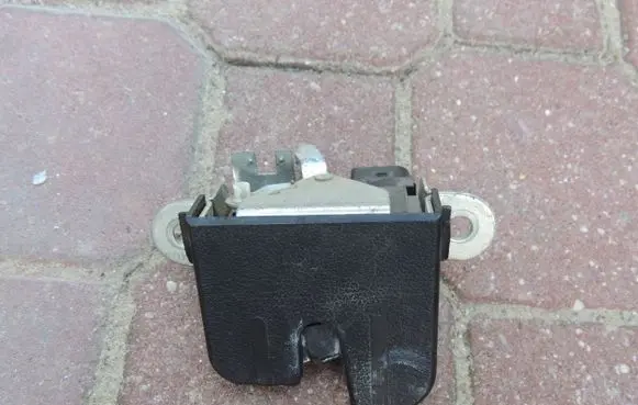Volkswagen Touran I Tailgate/trunk/boot lock/catch/latch