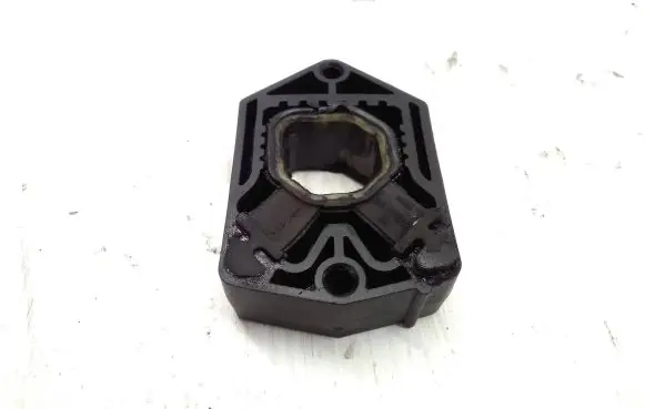 Skoda Yeti (5L) Radiator mount bracket 1K0121367G 1Z0121367B