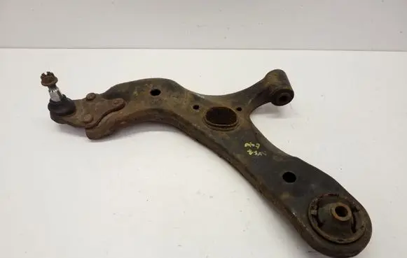 Toyota Avensis T270 Front lower control arm/wishbone