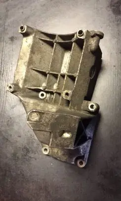 BMW 8 E31 Engine mounting bracket 1702638
