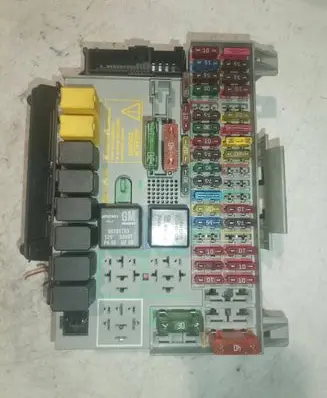 Opel Zafira A Fuse box set 90589965