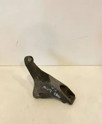 Audi A4 S4 B7 8E 8H Engine mounting bracket 8E0199307S