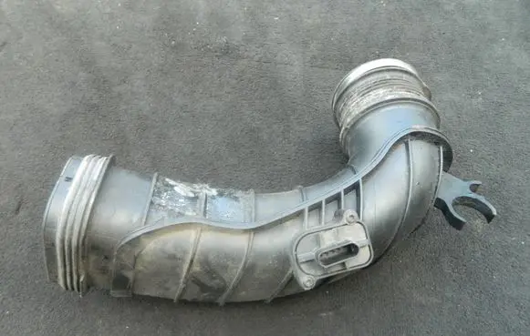 BMW 5 F10 F11 Air intake hose/pipe 8508047