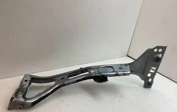 Audi A4 S4 B9 Fender mounting bracket 8W0821135C